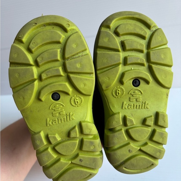 Grey and Green Kamik Winter Boots for Kids - Size 6 - Picture 3 of 3